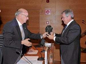 Entrega del premio. / Foto: Jesús Manchado.