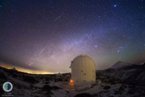 Imagen de varios trazos de Gemínidas (meteoros) observada desde el Observatorio del Teide (IAC). / Foto: www.iac.es