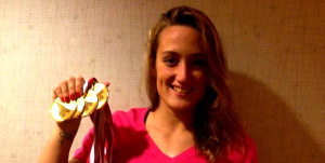 Mireia posa con sus cuatro medallas. / Foto: www.rfen.es