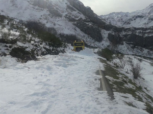 Con nieve en la carretera es necesario extremar las precauciones. / Foto: Europa Press.