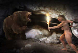 Recreación artística de una mujer neandertal y un oso de las cavernas. / Imagen: José Antonio Peñas / Sinc.