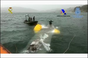 Narcosubmarino reflotado en costas gallegas por las autoridades.