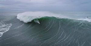 Olas gigantes vuelven a protagonizar el Illa Pancha Challenge en Galicia