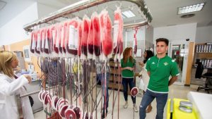 El Real Betis cambia sangre por entradas