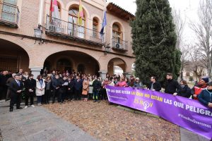 Puebla de Almoradiel recuerda a la vecina víctima de violencia machista