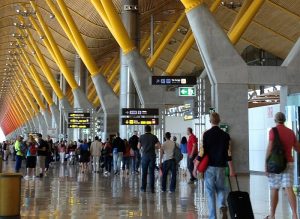 Dos detenidos en Barajas con seis kilos de cocaína ocultos en su equipaje