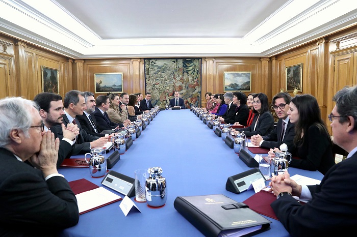 El Rey preside el Consejo de Ministros en el Palacio de la Zarzuela