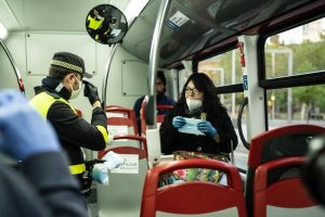 Farmacéuticos ofrecen la distribución gratuita de mascarillas a través de farmacias