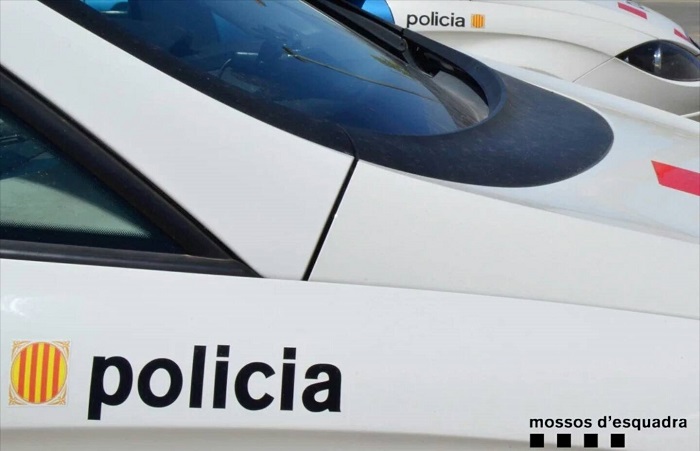 Buscan a un hombre por atacar con sosa cáustica a una mujer y una menor en Girona