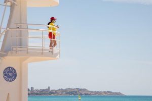 El verano entra este sábado con altas temperaturas