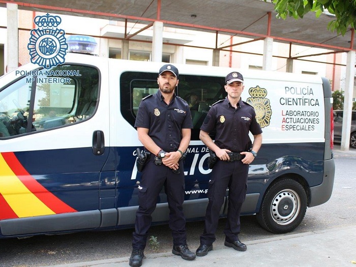 Dos policías salvan a una víctima de violencia de género en Sevilla