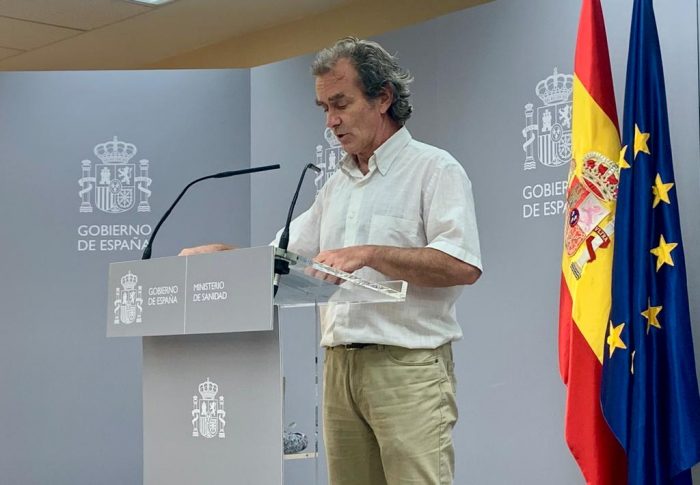 Simón llama a los influencers españoles a ayudar a controlar la epidemia