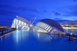 Sanitarios y cuerpos de seguridad, homenajeados con promociones en la Ciudad de las Artes de Valencia