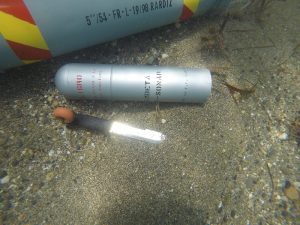 Recuperan una bombeta anti sonar en una playa de Almería