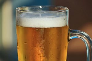 Murcia reconoce a sus cerveceros haciendo su artesanal oficio oficial