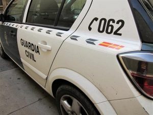 Detiene su vehículo para no provocar accidentes antes de morir por un infarto